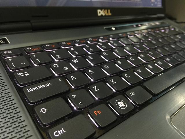 Cara membersihkan keyboard laptop dengan mudah dan aman